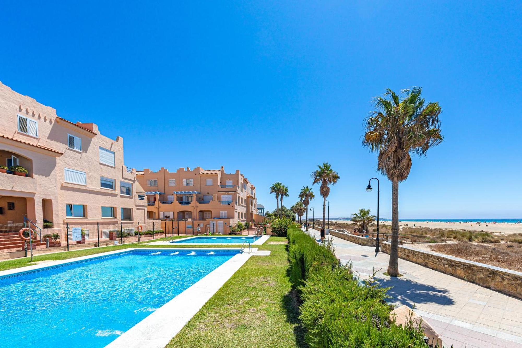 Beachfront, Pool, Terrace, Garage & Fibre Internet Tarifa Buitenkant foto